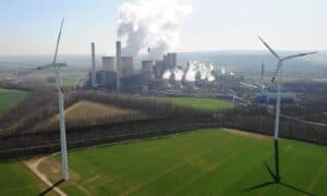 Největší systém zachytávání CO2 ze spalin uhelné elektrárny byl uveden do provozu