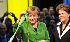 Merkelová potvrdila podporu cíle EU pro vyšší snížení emisí CO2 do roku 2030