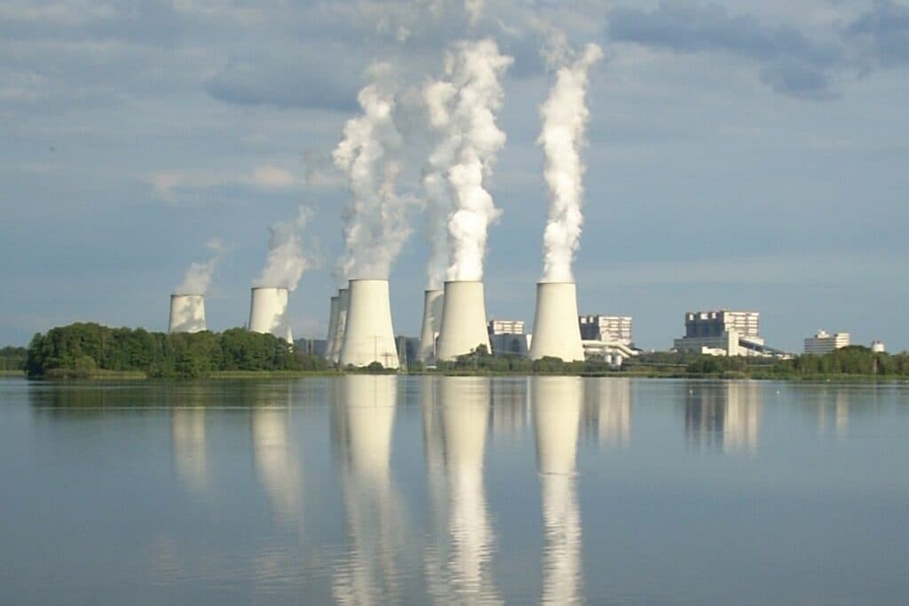 Německá uhelná elektrárna Jänschwalde půjde na léto do rezervy. Z trhu ji vytlačují OZE