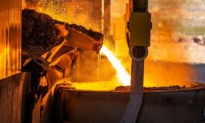 EU zmírní pravidla státní podpory, těžký průmysl snáze získá levnější elektřinu