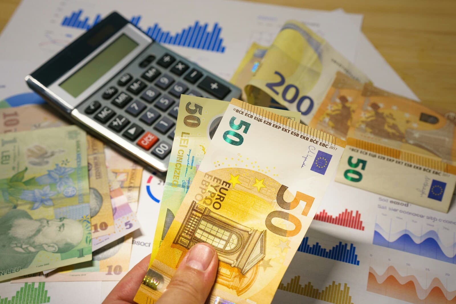maloobchodní ceny, dodávky energií, bankovky, banknotes, domácnosti, households