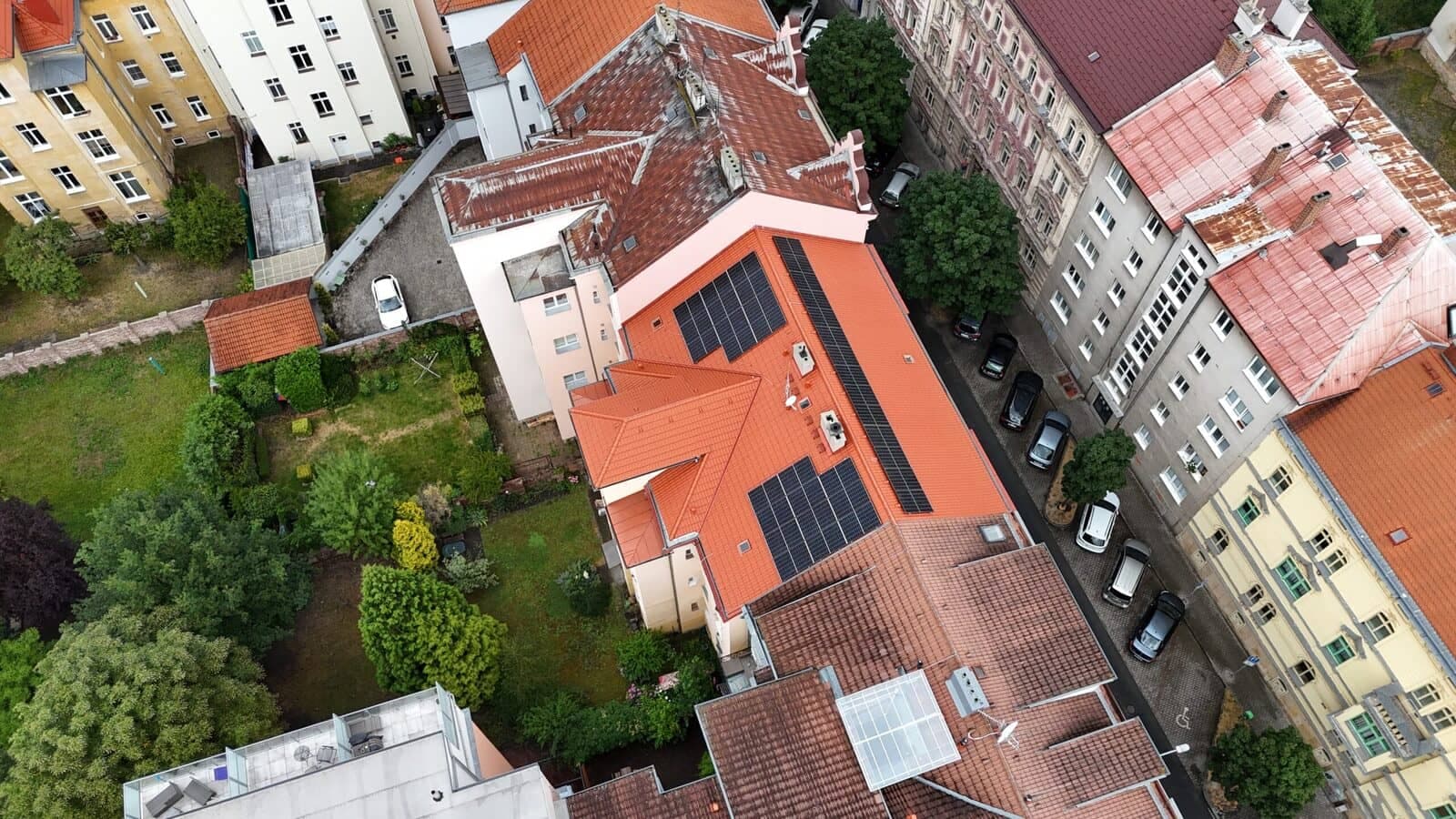 solar, photovoltaics, elektrárna, obnovitelné zdroje, střešní instalace, domácnosti, střecha