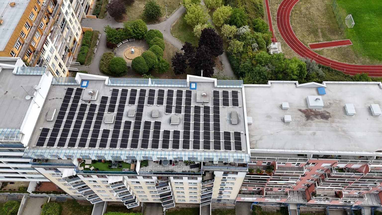solar, photovoltaics, elektrárna, obnovitelné zdroje, střešní instalace, domácnosti, střecha