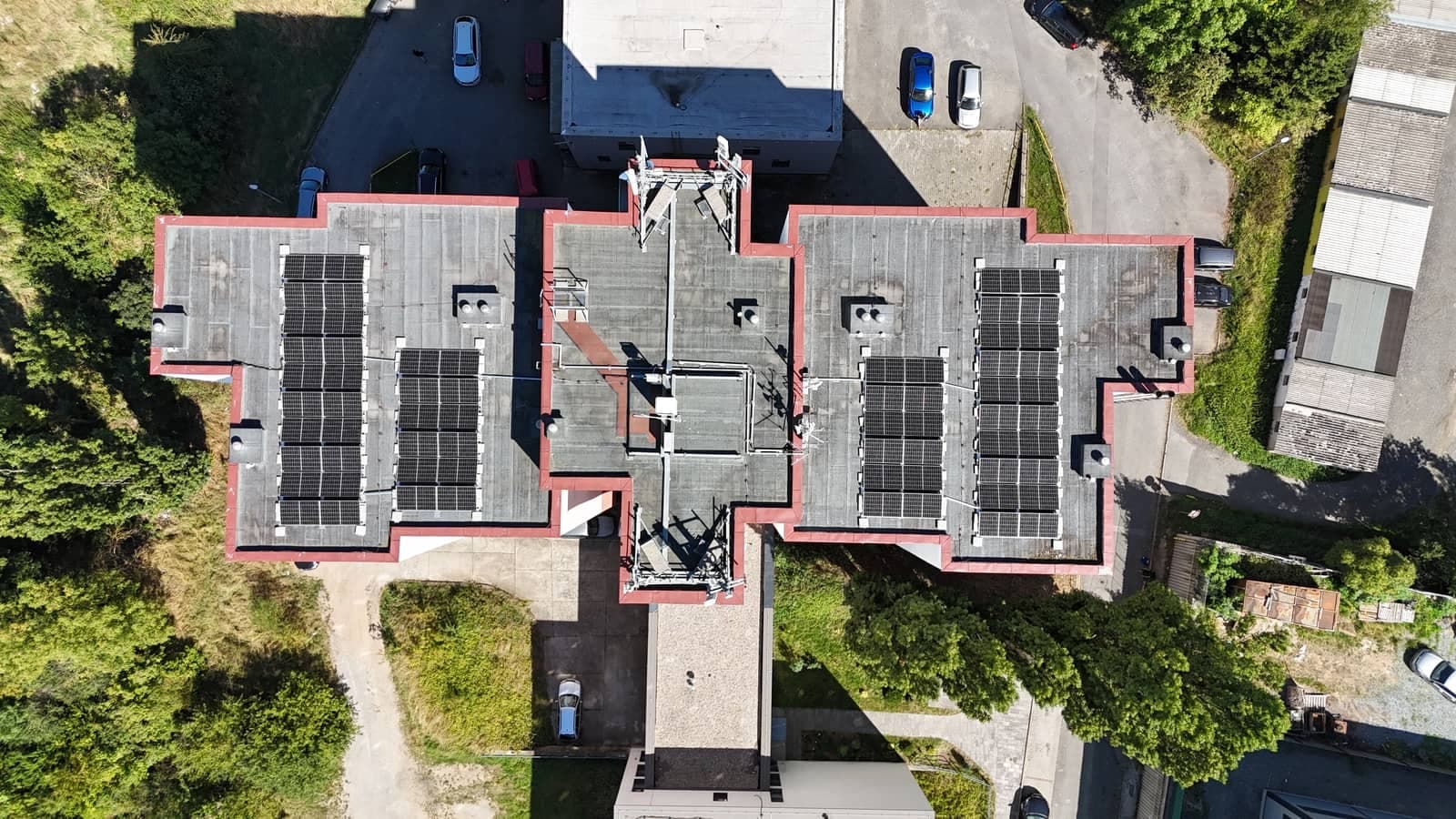 solar, photovoltaics, elektrárna, obnovitelné zdroje, střešní instalace, domácnosti, střecha