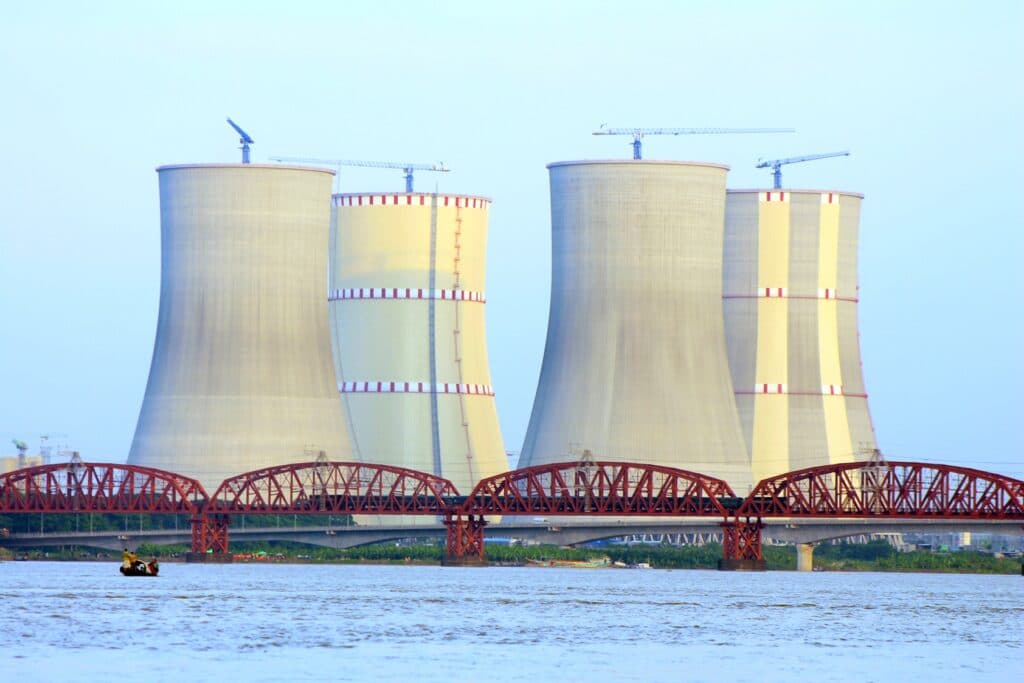 prvni-jaderny-reaktor-v-bangladesi-se-blizi-spusteni-rosatom-zacal-zavazet-palivo