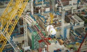 V jaderné elektrárně Hinkley Point C usadili tlakovou nádobu druhého reaktoru 