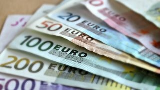 Ceny za elektřinu v EU, bankovky, banknotes, cash, peníze