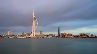 Britské přístavní město Portsmouth; Zdroj: Pixabay