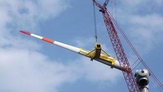 wind-turbine-construction