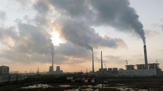 Čínská uhelná elektrárna Jiangsu Nantong. zdroj: wikimedia