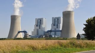 Supermoderní hnědouhelné bloky Neurath F a G, každý o výkonu 1060 MWe staly téměř 70 miliard Kč a zahájily provoz v roce 2012 (zdroj Wiki, TeleperM).