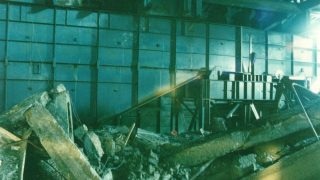Fotografie z vnitřní části starého sarkofágu (zdroj Černobylská jaderná elektrárna).