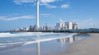 Japonská elektrárna Hirono, spalující mimo jiné topný olej