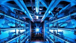 Laserové zařízení NIF. Zdroj: LLNL