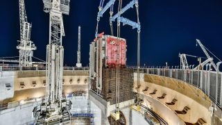 Staveniště prvního reaktoru EPR v elektrárně Hinkley Point C (zdroj EDF).
