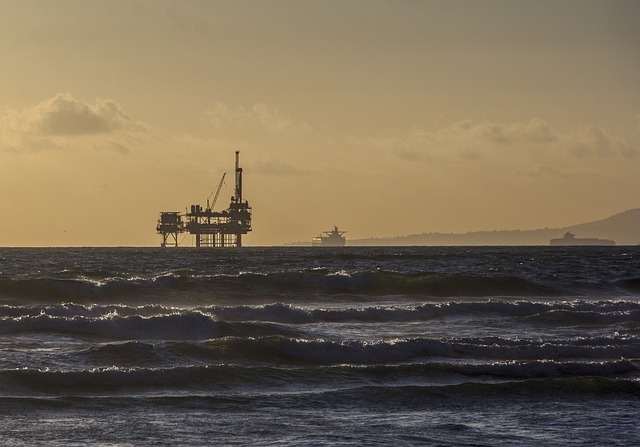 Ropná plošina na moři, ilustrační foto
