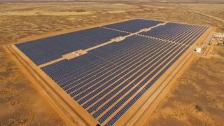 Off-grid solární elektrárna společnosti JuWi v Africe. Zdroj: JuW