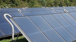 Solární kolektor Dánsko Solární teplárna Zdroj SUNSTORE