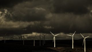 Větrné elektrárny v bouři