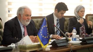 Ze EU vedl delegaci eurokomisař Miguel Arias Cañete. Zdroj: AEOI