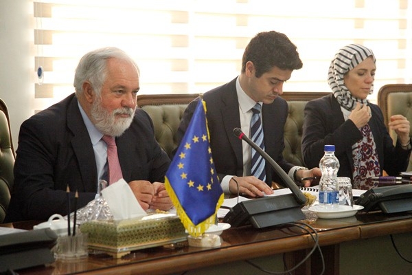 Ze EU vedl delegaci eurokomisař Miguel Arias Cañete. Zdroj: AEOI