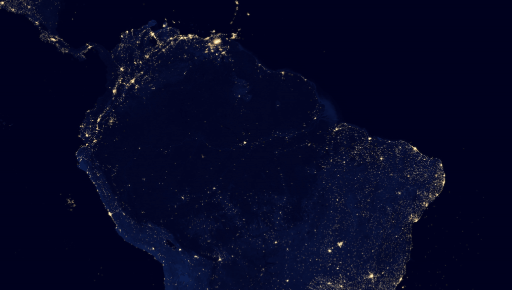 Jižní Amerika v noci, zdroj: wikimedia.org