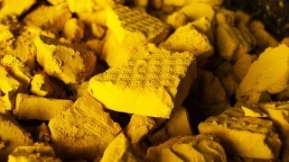 Žlutý uranový prášek; Zdroj: NRC