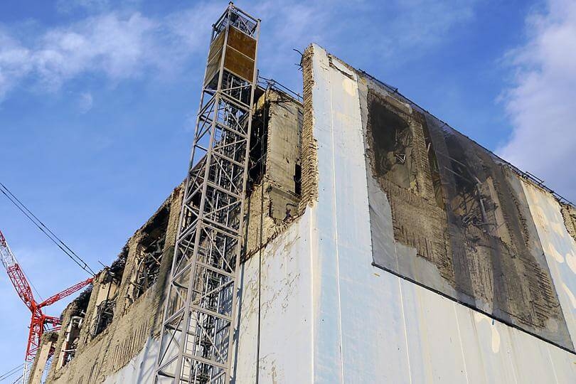 Poškození reaktorové budovy 4.bloku; Zdroj: iaea.org