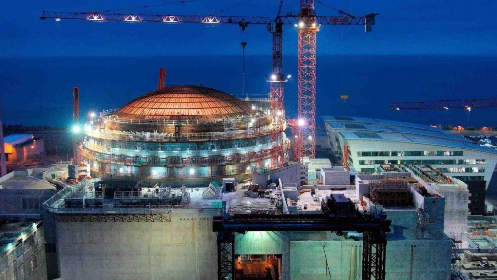 Jaderný reaktor výstavba