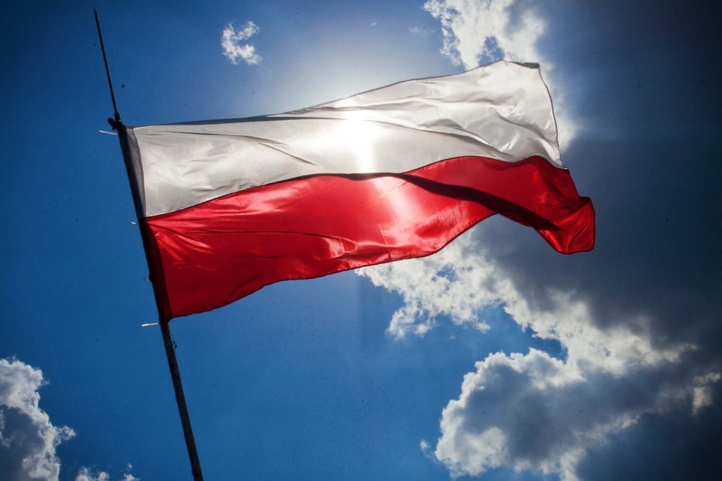 Polská vlajka. Zdroj: Pixabay
