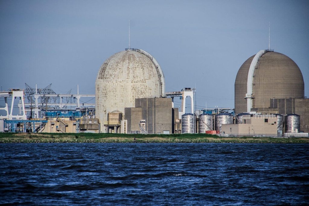 Salem Nuclear Power Plant;https://en.wikipedia.org/wiki/Salem_Nuclear_Power_Plant#/media/File:Salem_Nuclear_Power_Plant.jpg