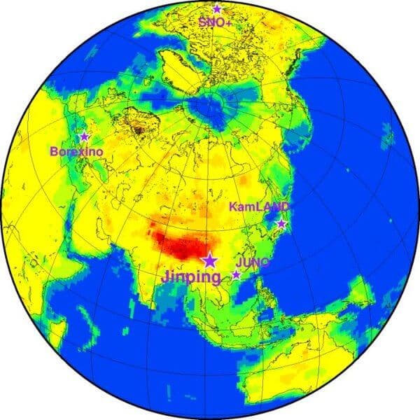 Vědci předpokládají, že v roce 2022 budou schopni zaznamenat až 536 srážet antineutrin s atomy vodíku pomocí pěti podzemních detektorů. Zdroj: Ondřej Šrámek