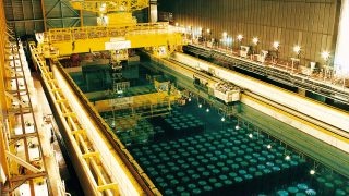Skladování použitého jaderného paliva tzv. mokrou formou; Zdroj: Sellafield Ltd.