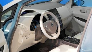 Nissan  Leaf