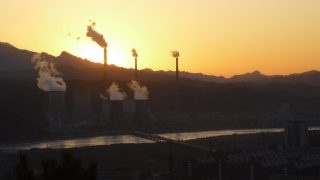 Čína, uhelná elektrárna. autor: Gustavo M, Flickr