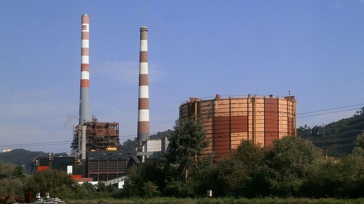 Španělská elektrárna Aboño spalující uhlí a vysokopecní plyn