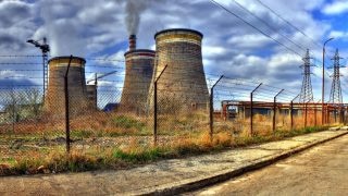 Uhelná elektrárna Republika u města Pernik na západě Bulharska