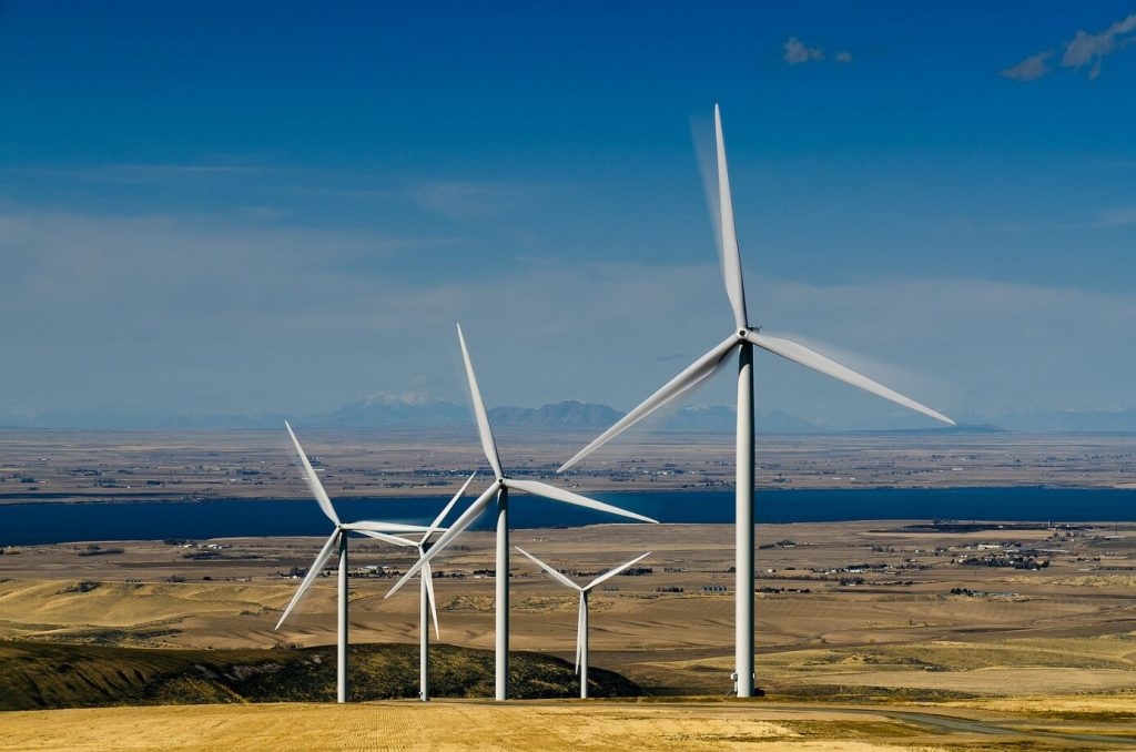 Větrná farma Power County v Idaho (USA), severní část má 7 turbín a jižní 11 turbín o výkonu 2,5 MW. (Zdroj U.S. Department of Energy).