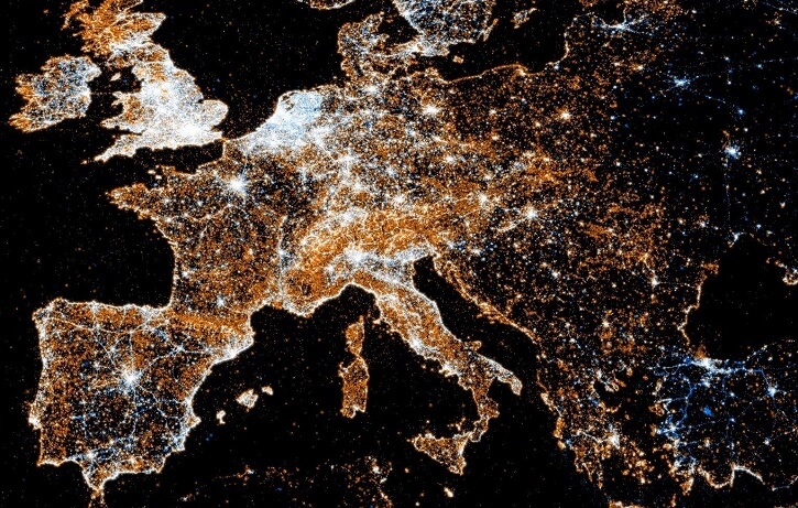 Pohled na noční Evropu. Autor: Eric Fischer