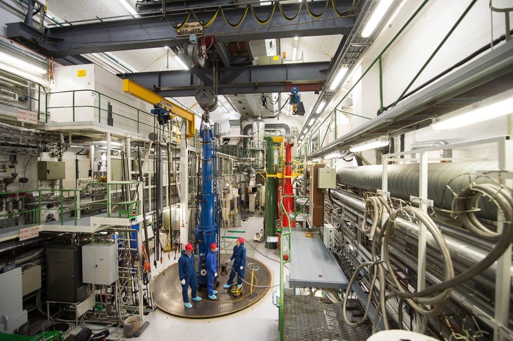Zavážení thoriového palivového souboru do výzkumného reaktoru Halden; Zdroj: Thor Energy