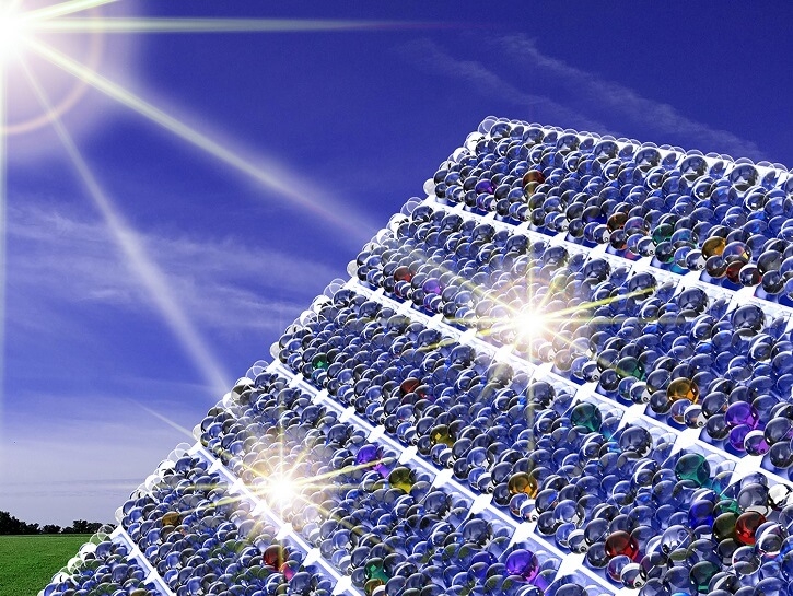 Speciální nanovrstva umožňuje zachytit více světla, a tím i zvýšit účinnost solárních panelů. Autoři: K. Dill, D. Ha, G. Holland/NIST