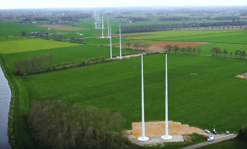 Instalace nového HVDC vedení mezi Nizozemskem a Německem. Zdroj: Youtube kanál TenneT