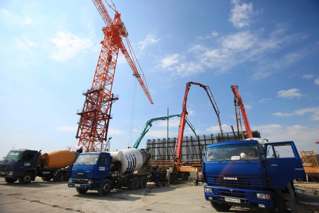 Zavážení betonu na Jaderné elektrárně Kursk II; Zdroj: Rosatom