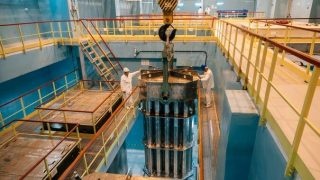 Výměna paliva v reaktoru Novovoroněž 6 (zdroj Novovoroněžská elektrána/Rosenergoatom)