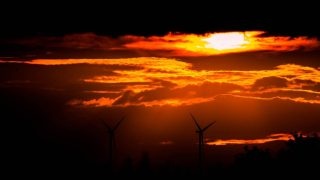 Solární i větrné elektrárny  za posledních deset let značně zvýšily svůj vliv na cenu a výrobu elektřiny v regionu střední Evropy.