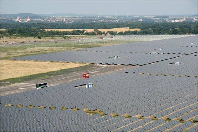 bloomberg-fotovoltaicke-elektrarny-by-mohly-byt-do-2025-nejlevnejsim-zdrojem