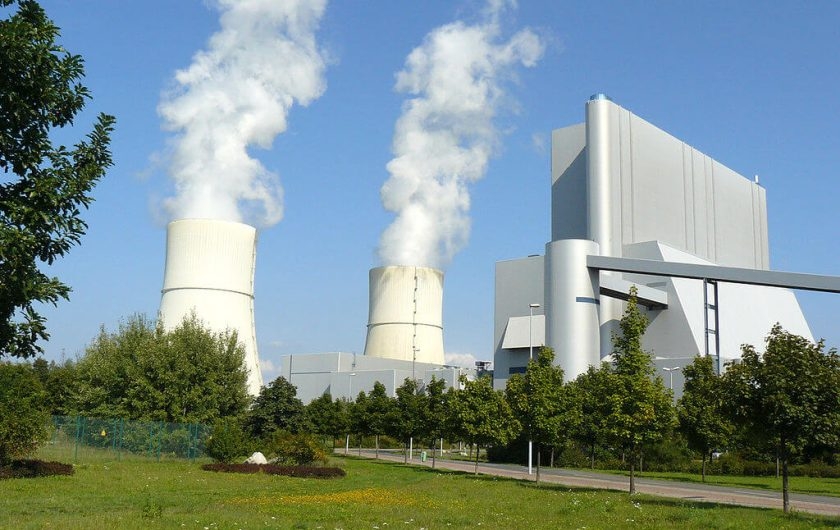 Hnědouhelná elektrárna Schwarze Pumpe, LEAG,. Zdroj: SPBer, Wikimedia Commons
