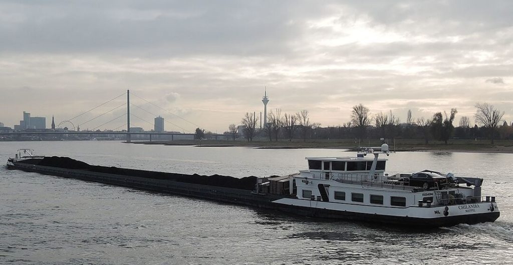 Přeprava uhlí na řece Rýn. Autor: Robbie Morrison