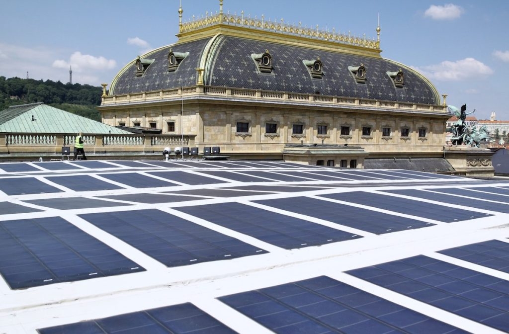 ČEZ ESCO, Fotovoltaické panely na budově Národního divadla