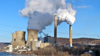 Uhelná elektrárna Bruce Mansfield (USA), jež ukončila provoz v roce 2019
